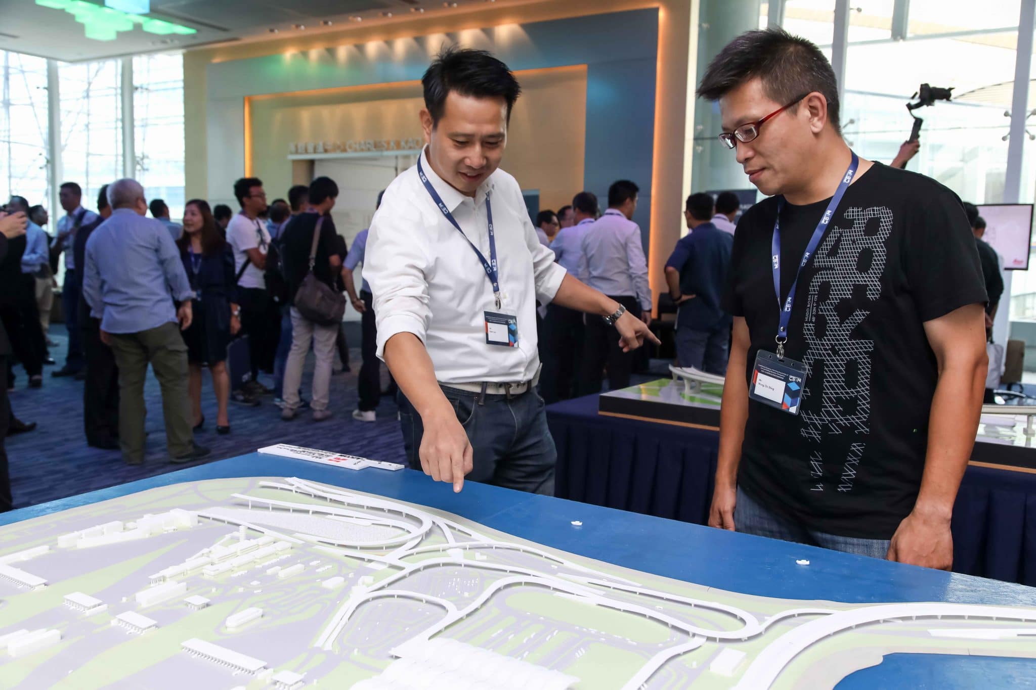 Guest watched the 3D-printed model of Hong Kong Boundary Crossing Facilities (HKBCF).